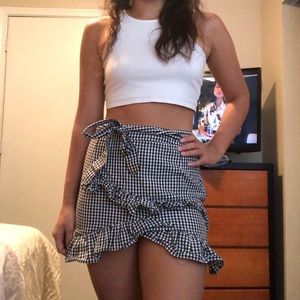 Gingham ruffled skirt with tie and zipper